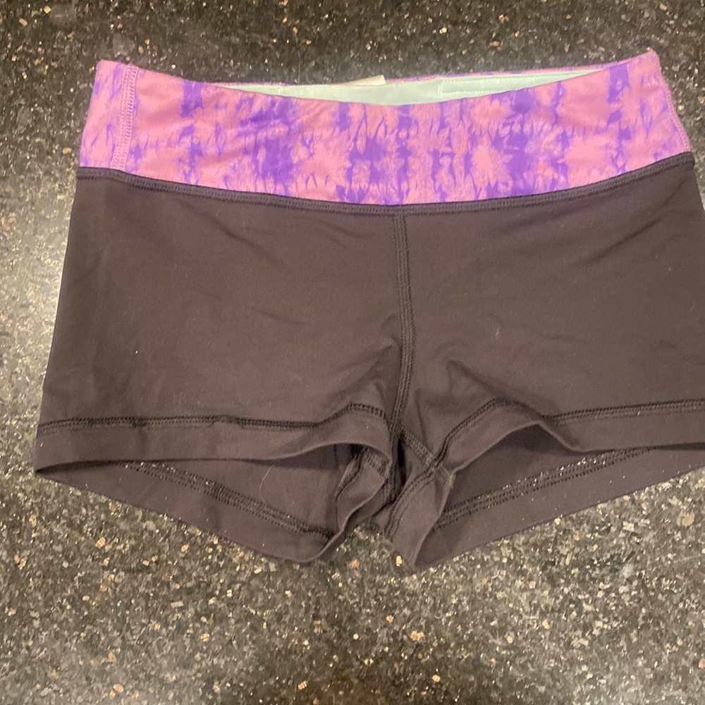Iviva (by Lululemon) girls shorts. Reversable. size 6. Good condition.